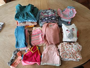 Gros lot de 43 vêtements fille 24 mois