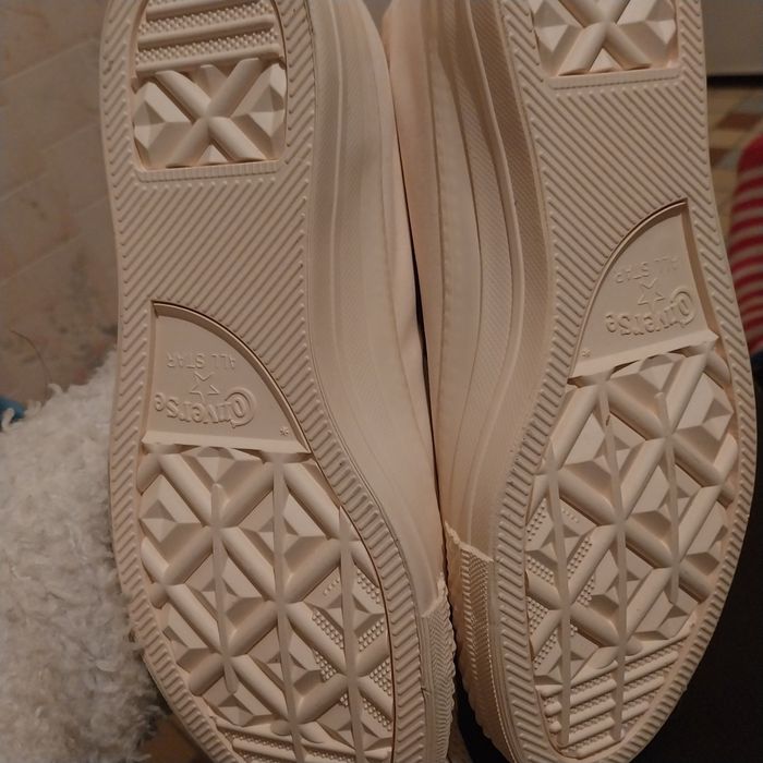 Converses neuves Pointure 37 dans sa boîte - photo numéro 4