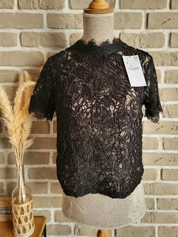 Blouse en dentelle noire Zara - Neuve avec étiquette