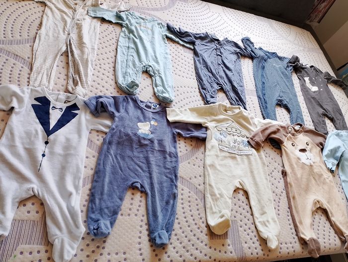 Lot de 10 pyjamas bb 6 mois - photo numéro 2