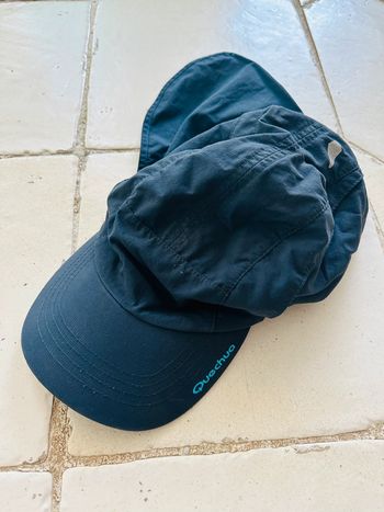 Casquette Quechua avec protection au cou