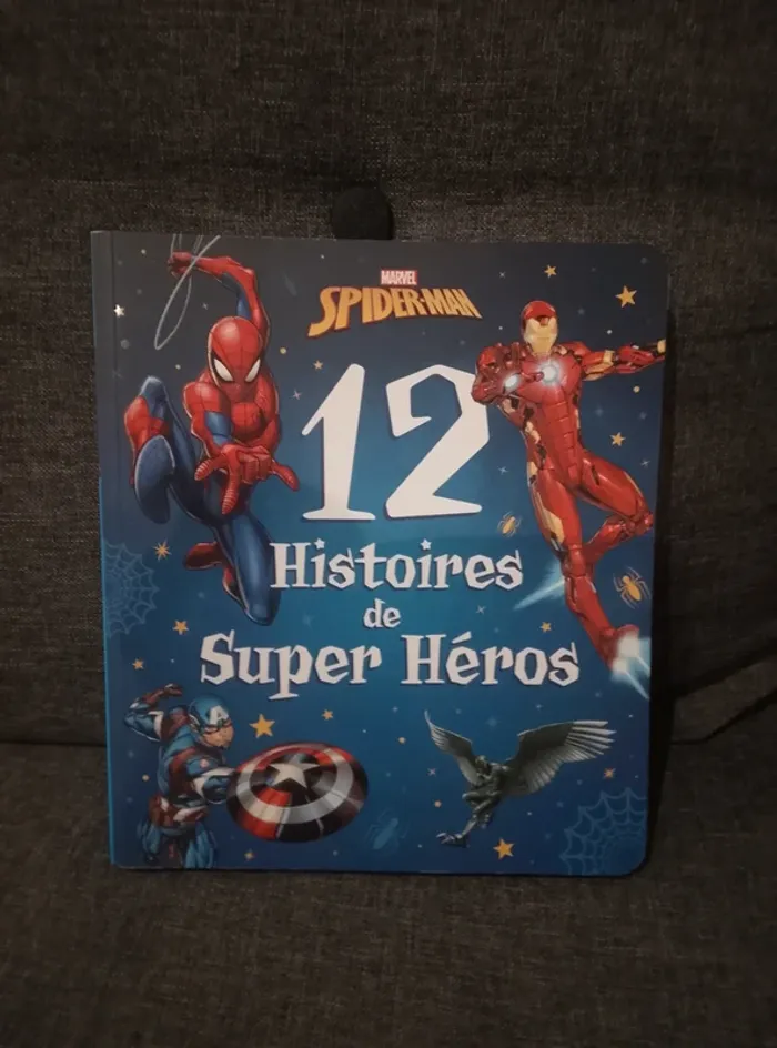Livre enfant - 12 Histoires de super héros - Marvel Avengers Spiderman