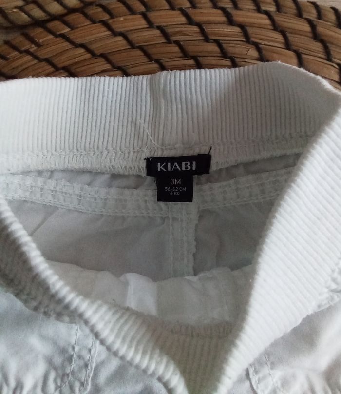 Lot pantalon+ bermuda + tee shirt + chapeau Obaibi taille 3 mois - photo numéro 7