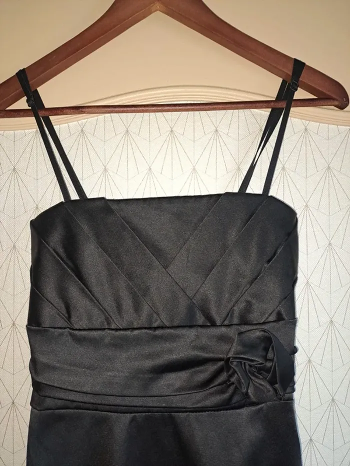 Robe noire femme S comme neuve soirée chic sexy fluide avec ceinture - photo numéro 2