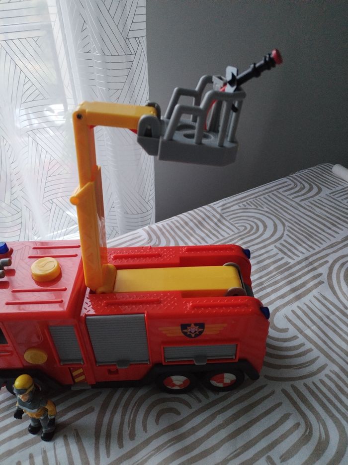 Camion Sam le pompier - photo numéro 2