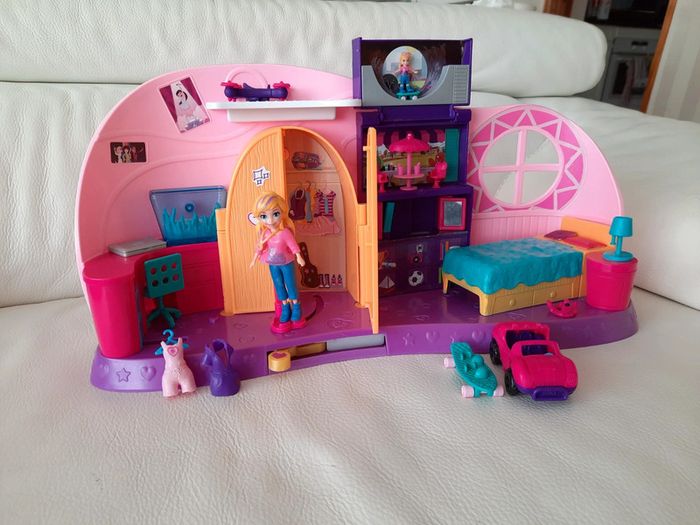 La chambre métamorphose Polly Pocket avec 1 grande figurine et 1 mini figurine