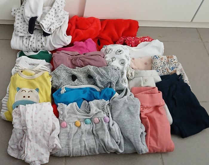 Lot de vêtements bébé