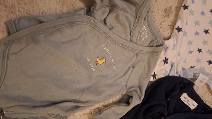 Lots bodies garçon 3 mois, très bon état - photo numéro 2