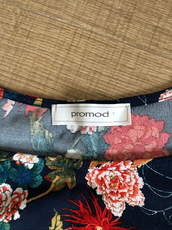 Robe bleue marine et fleurie Promod taille 38 excellent état - photo numéro 10
