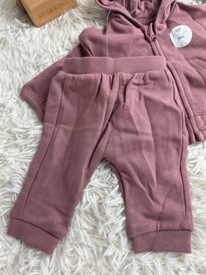 Ensemble gilet zippé et pantalon Kiabi taille 1 mois - photo numéro 3
