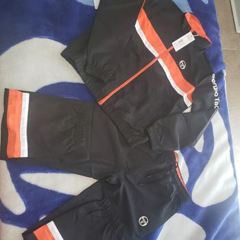 Ensemble survetement  12 ans