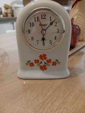 Horloge a poser vintage en porcelaine 