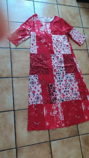 Robe longue rouge et blanc, taille M.