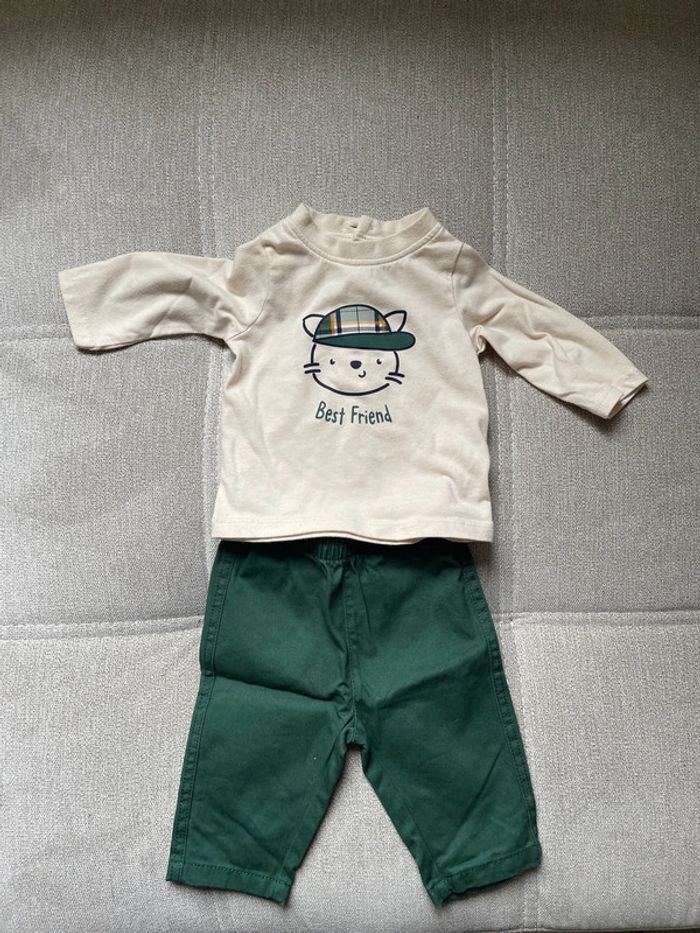 Ensemble t-shirt et pantalon