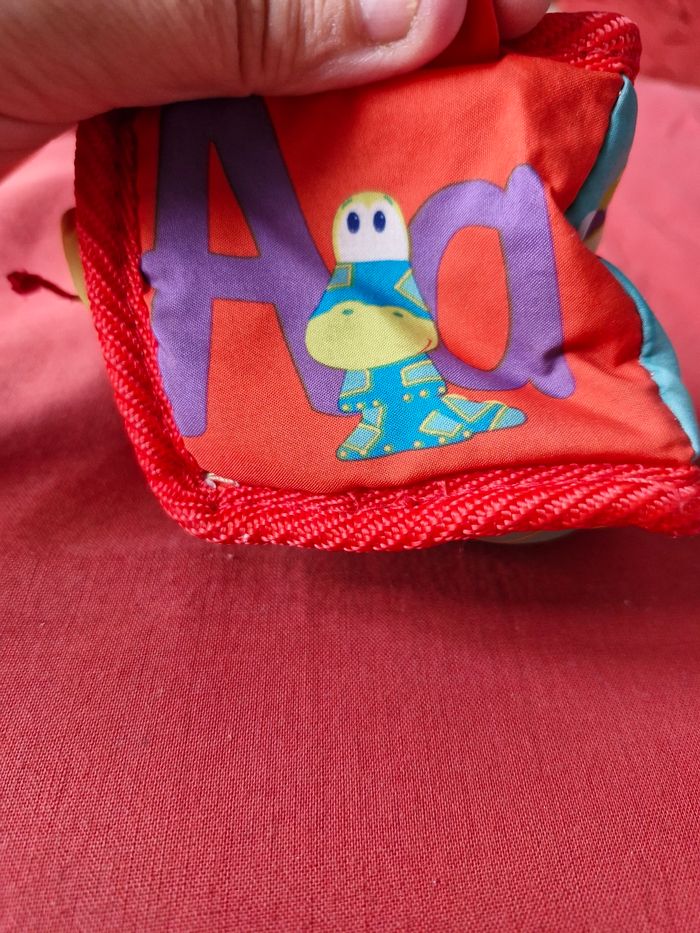 Jouets d'éveil visuel sonore et tactile - photo numéro 8