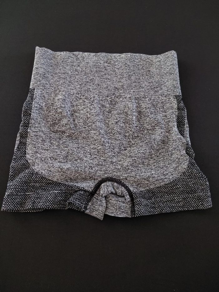 Short de sport gris effet push up fessier bombé S/M - photo numéro 2