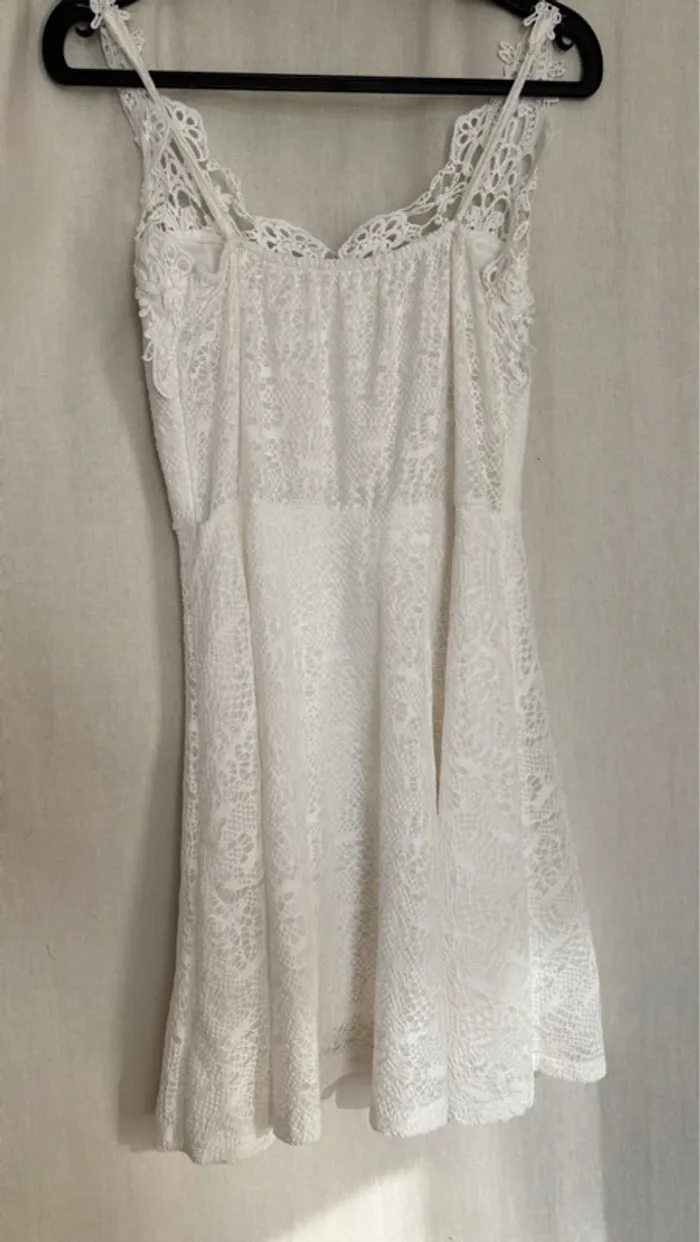 Jolie robe courte blanche dentelle - photo numéro 4