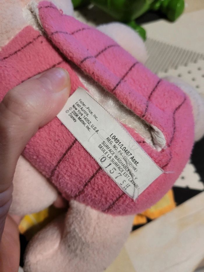 Peluche porcinet avec doudou canard lumière et son Fischer price - photo numéro 5