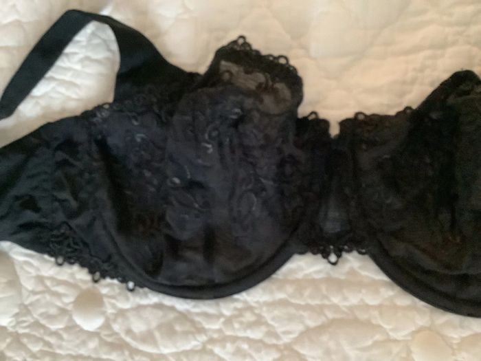Soutien-gorge dentelle Triumph neuf étiquette noir 95E - photo numéro 2