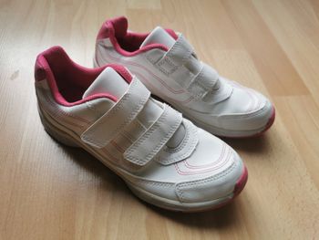 BASKETS FILLE T35 NEUVES