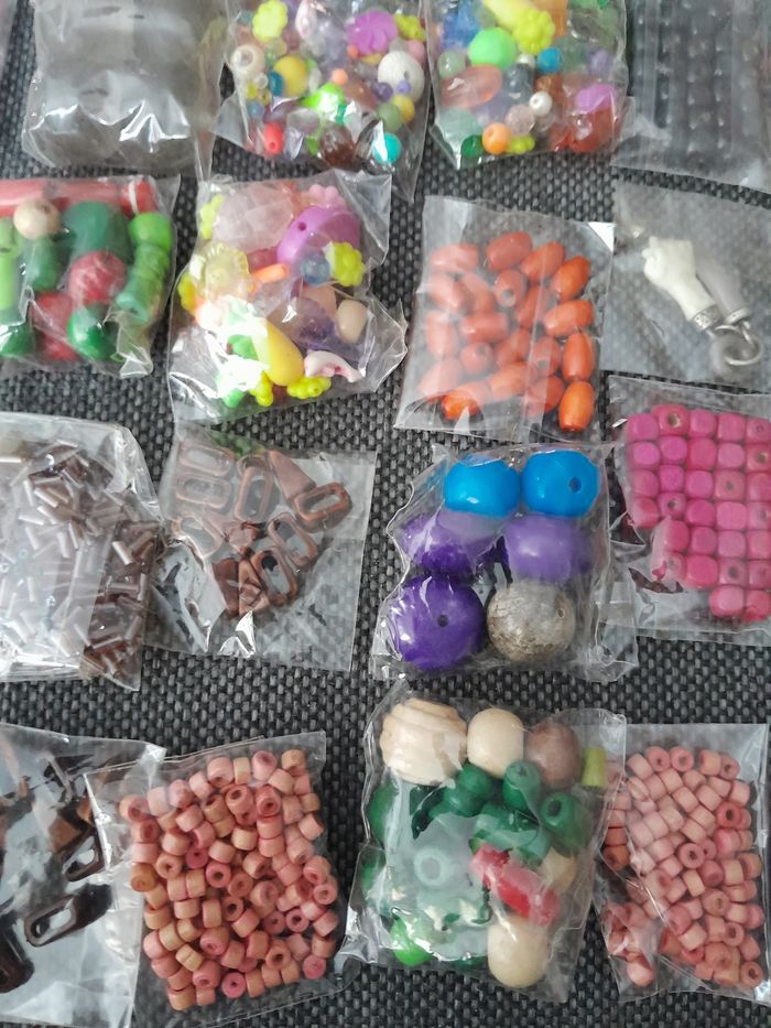 Lot de 40 sachets de perles - photo numéro 5