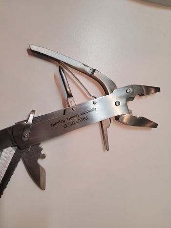 Pince et outils multifonction