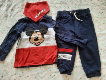 Ensemble T-shirt et pantalon