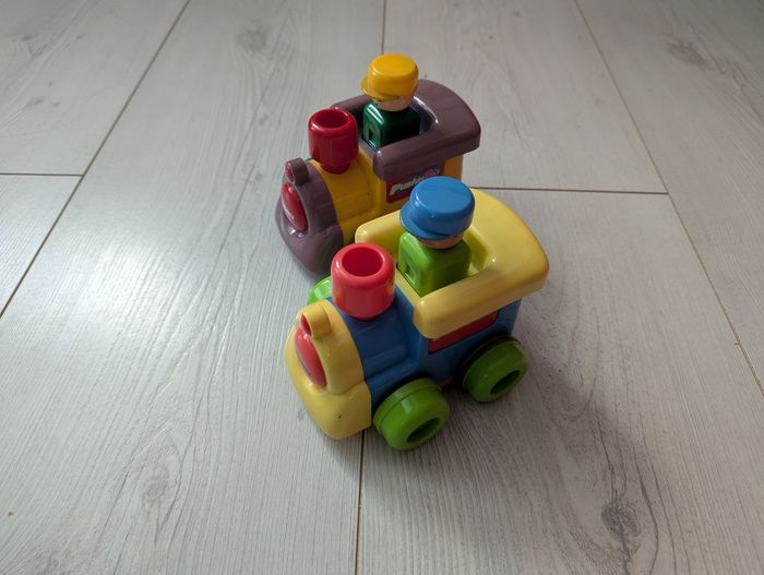 Lot de 2 locomotives push and roll Tomy