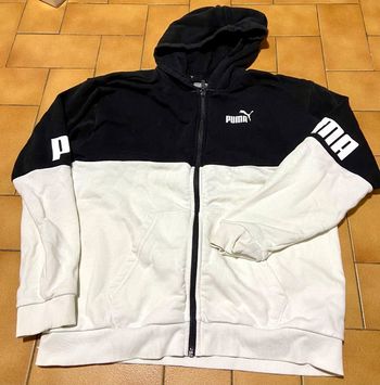 Veste couleur noir et blanche marque et motif puma taille 13/14 ans