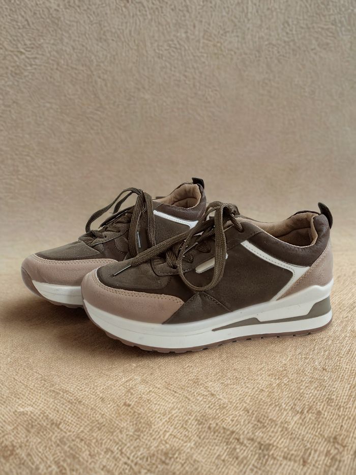 Baskets kaki et beige