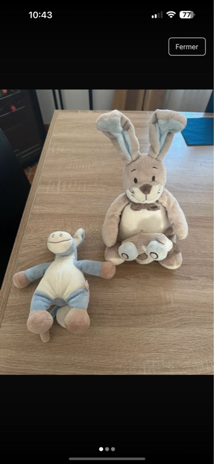 Lot de peluches qui font de la musique