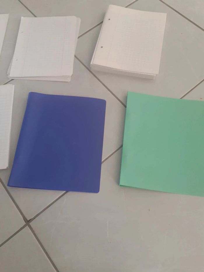 Lotbpetits classeurs et feuilles - photo numéro 5