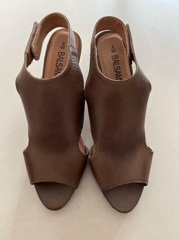 Chaussures à talons neuves