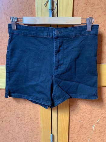 Short noir taille 40