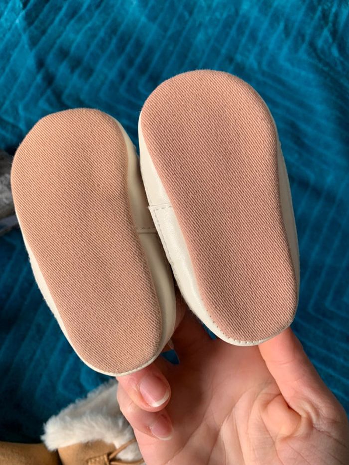 Lot chaussures bébé fille - photo numéro 3