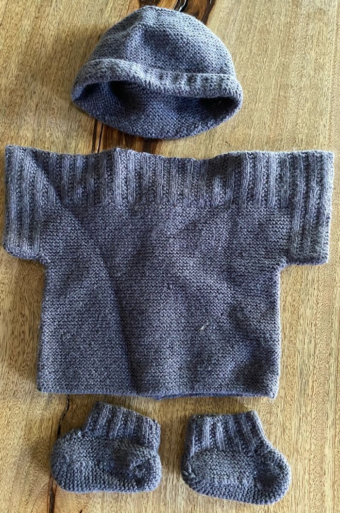 Ensemble, bonnet, chaussettes, gilet - photo numéro 2