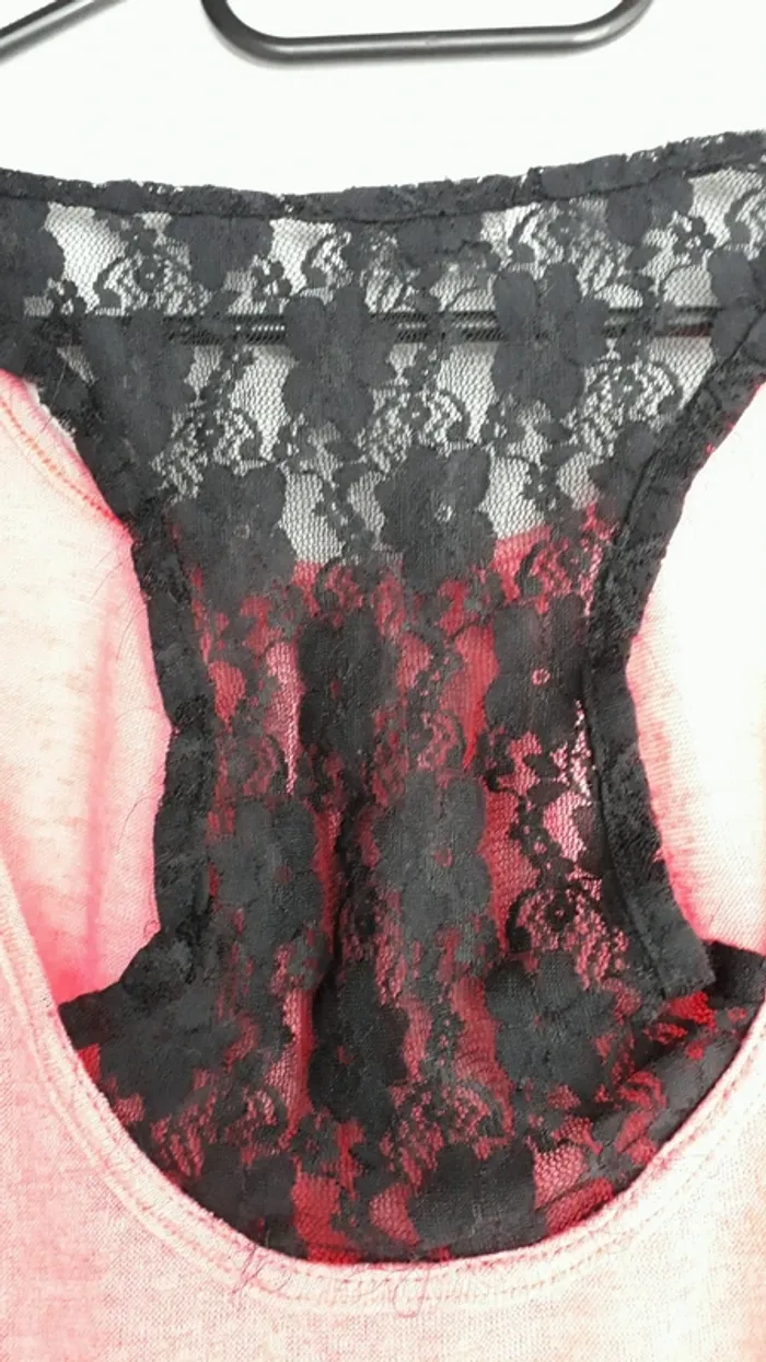 T-shirt rose corail dentelle dos - photo numéro 3