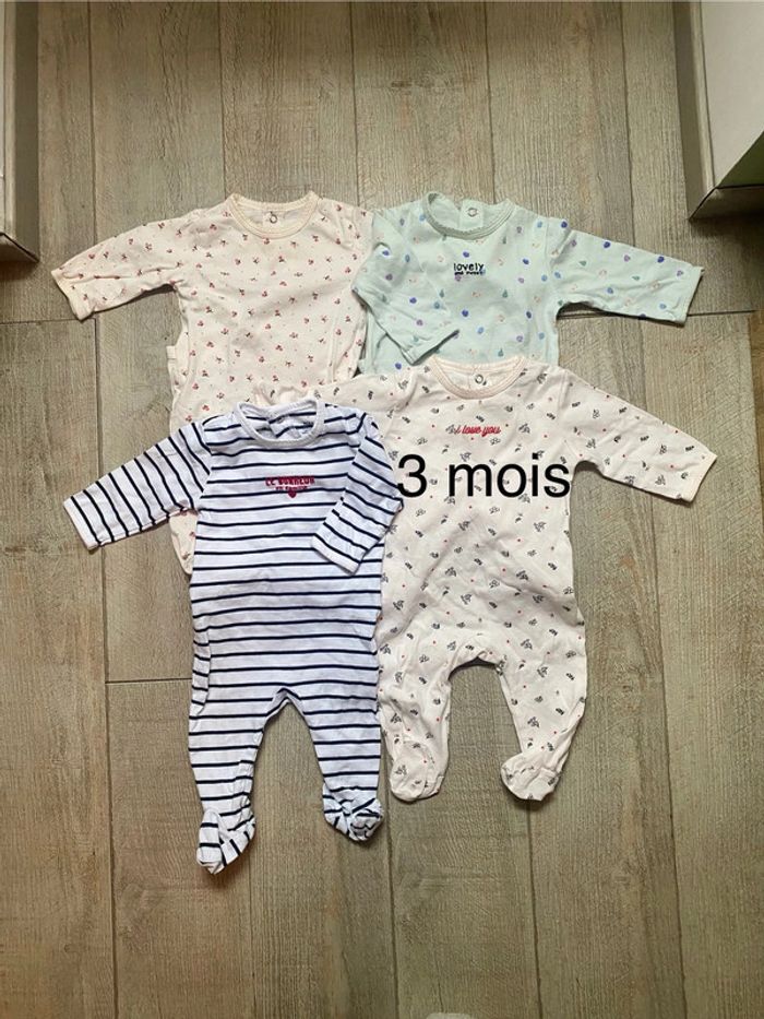 Lot de 4 pyjamas - taille 3 mois