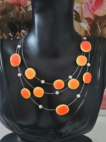 Collier avec ses pastilles jaune/orange, ikita, en acier inoxydable