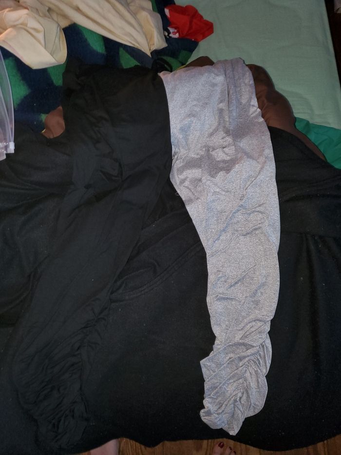 Pantalon à cordon déchirée