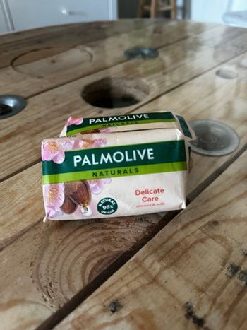 Lot de 2 savons neufs Palmolive (emballage abîmé avec le temps)