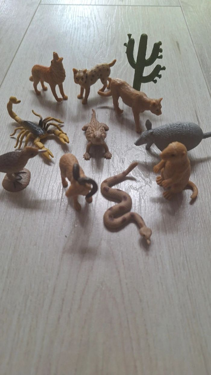 Lot de 11 figurines Animaux du désert