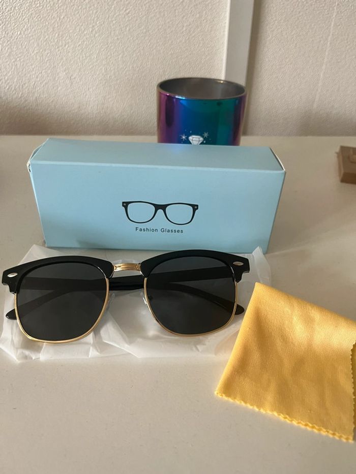 Très jolie lunette de soleil mixte femme ou homme