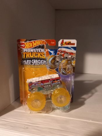 Hotwheel monster truck 5 alarm power smashers