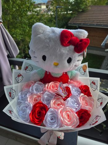 Bouquet de Roses Éternelles Hello Kitty