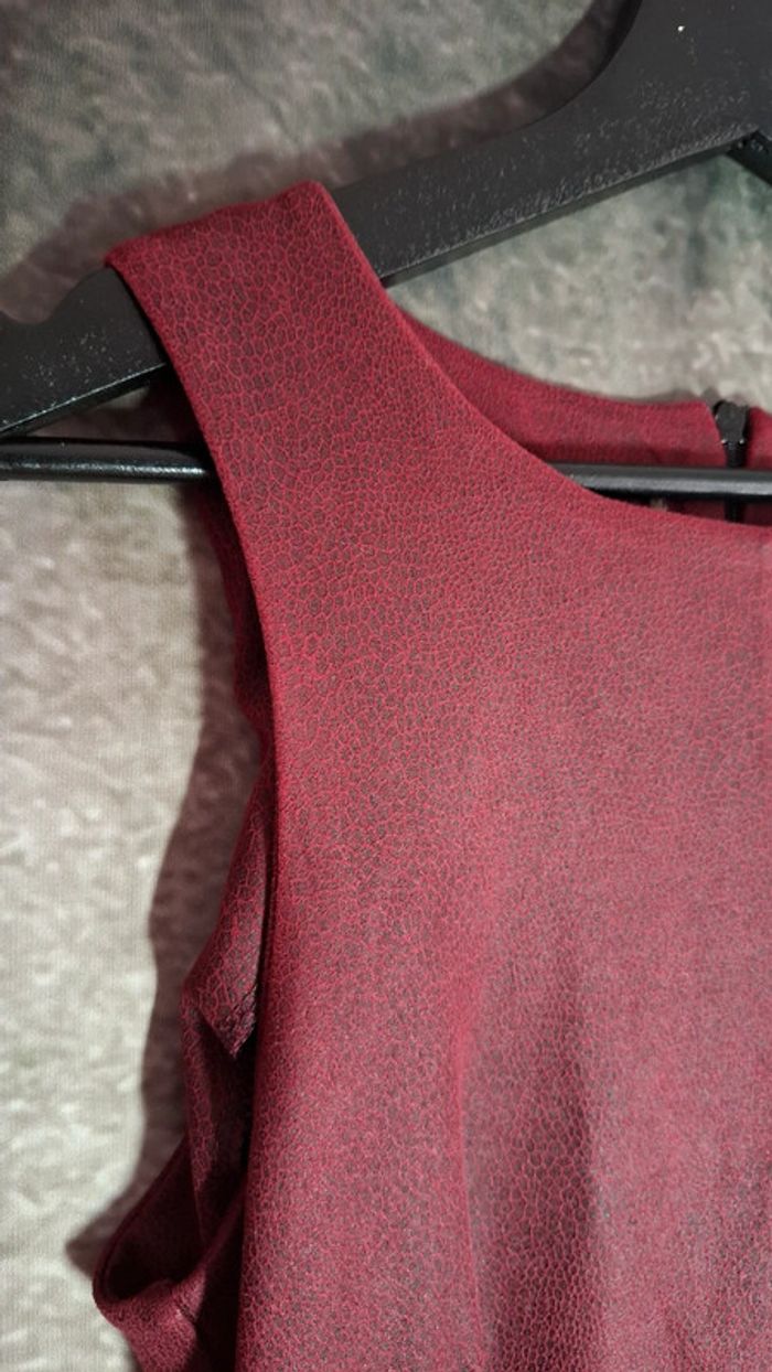 Robe douce bordeaux effet peau reptile - photo numéro 4