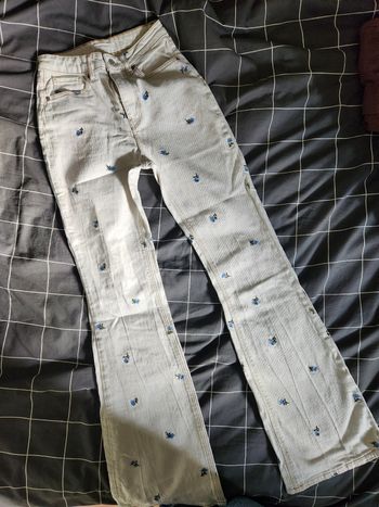 Jeans broderies fleurs