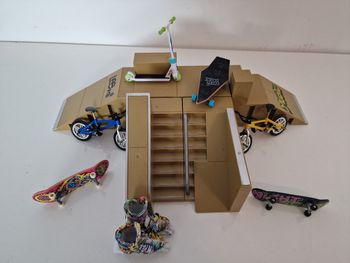 Lot skates velo trotinette doigts + rampe. Skate Deck