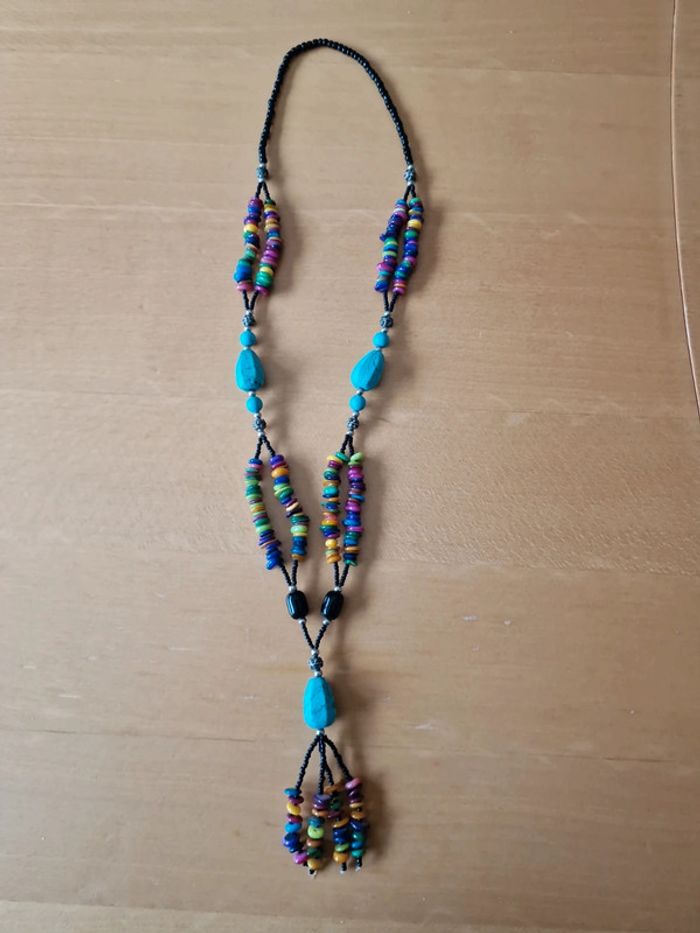 Collier fantaisie en très bon état