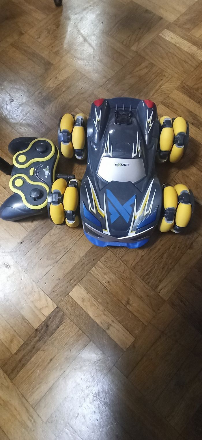 Voiture télécommandée